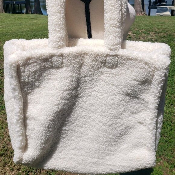 VICTORIA's SECRET ivory/cream SHERPA vs logo TOTE CARRYALL BAG limited edition - Picture 3 of 7